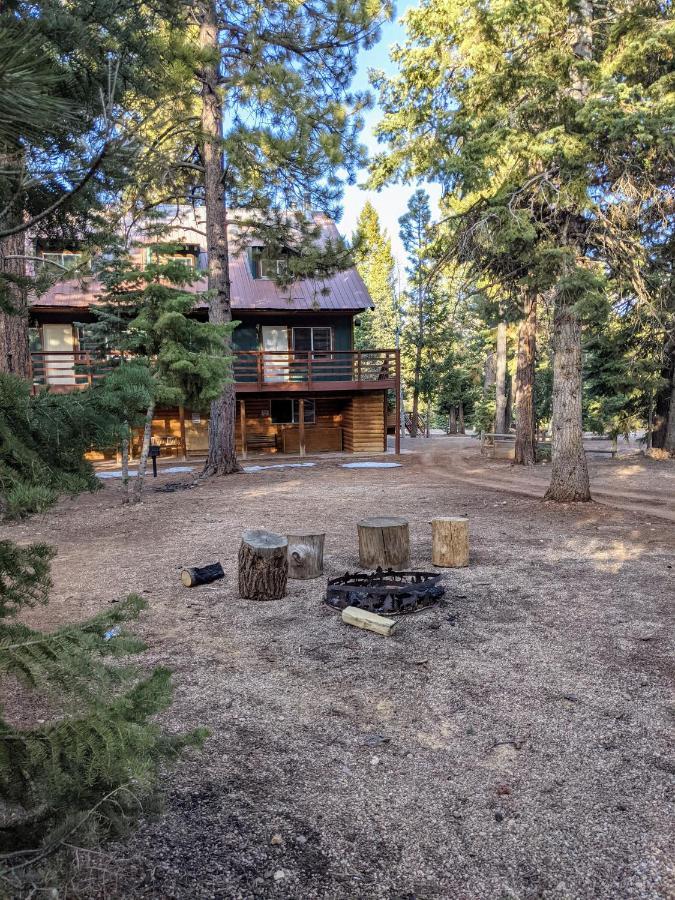 Pinewoods Resort And Rv Park Duck Creek Village Exterior foto