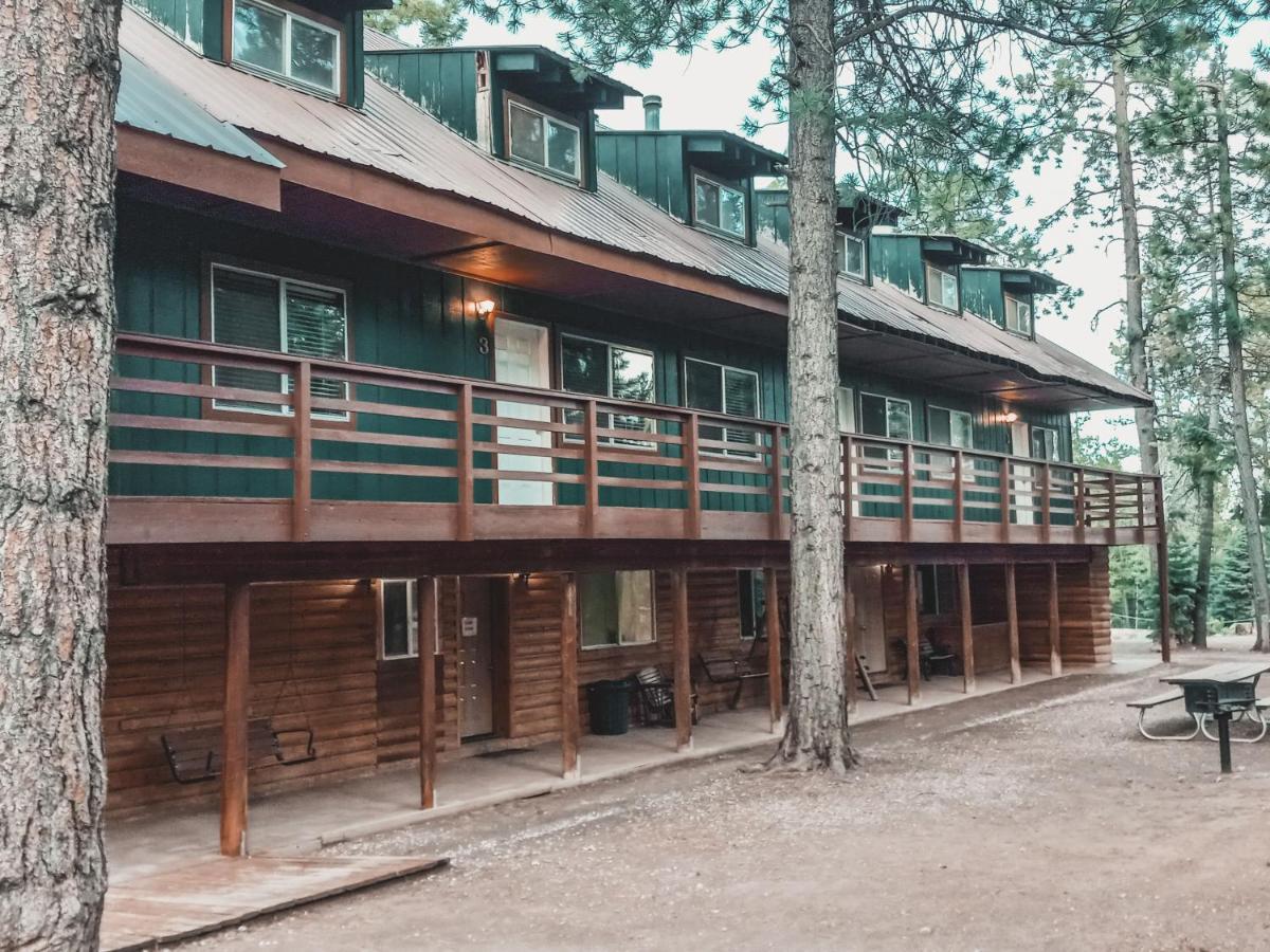 Pinewoods Resort And Rv Park Duck Creek Village Exterior foto